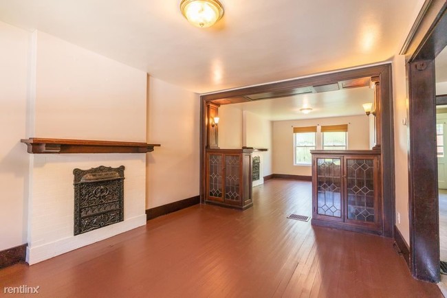 Building Photo - 3 br, 1 bath Townhome - 202 Laurel Ave