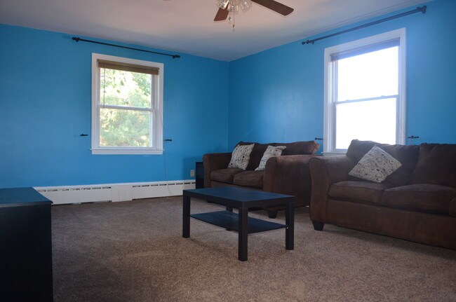 living room - 411 Hazlett Ave