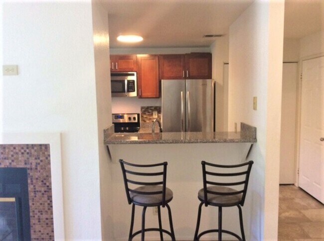 Foto del edificio - Single-Level 1 Bedroom Home with Garage – ...