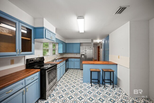 Foto del edificio - 21213 Lawrence Rd