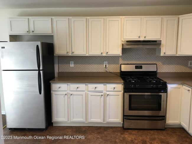 Building Photo - 200 7th Ave