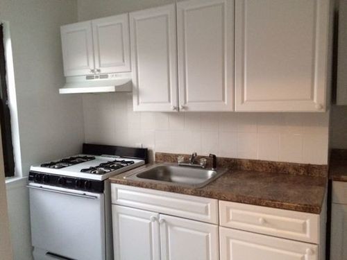 Building Photo - 2856 Hylan Blvd