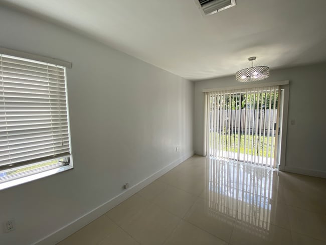 Building Photo - 1362 SW 67th Ave