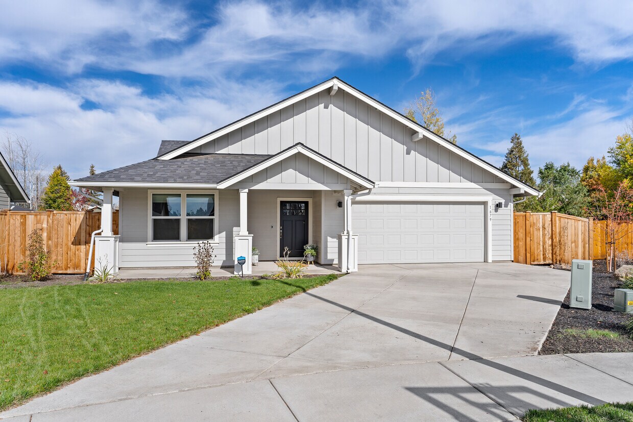 1679 SW Black Butte Ct, Redmond, OR 97756 House Rental in Redmond, OR