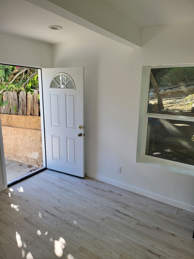 Foto del edificio - 3501 Dahlia Ave