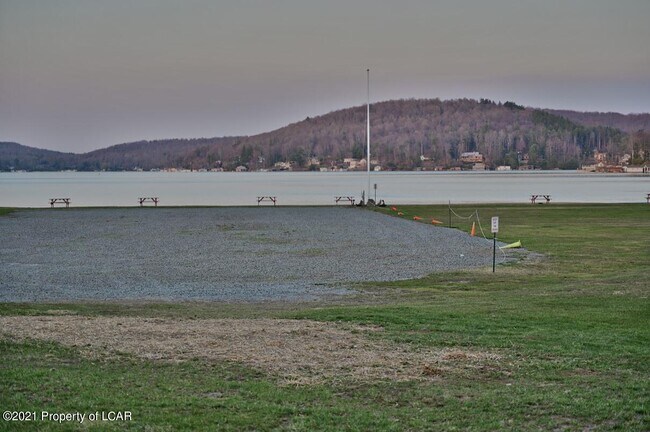Building Photo - 2111 Lakeside Dr