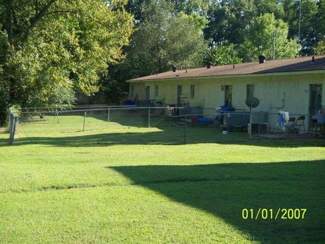 Building Photo - 164 Fields St