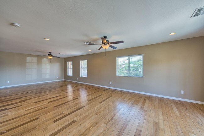 Foto del edificio - 1601 N 13th Ave