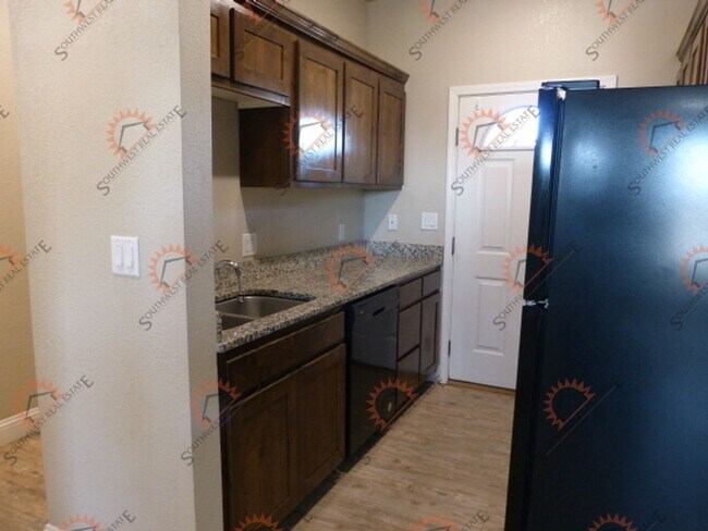 Foto del edificio - 2404 E 14th St