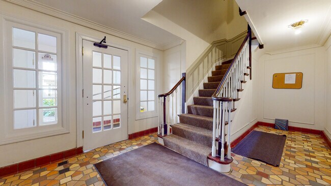 Building Photo - 208 S Maple Ave