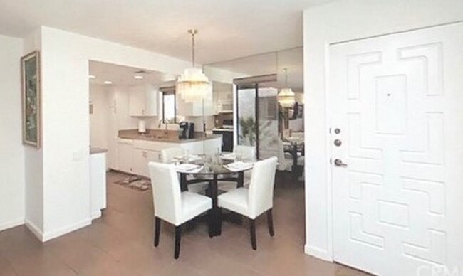 Building Photo - 2180 S Palm Canyon Dr