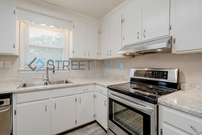 Building Photo - NOW OFFERING $250 OFF FIRST FULL MONTH IF ...