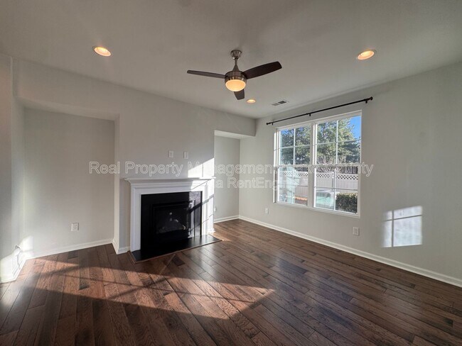 Foto del edificio - 837 Salem Pointe Pl