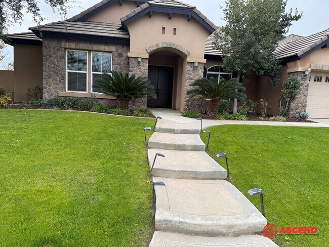 Foto del edificio - Stunning 4 bedroom + office in Seven Oaks!