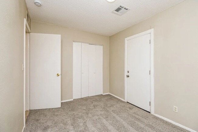 Building Photo - 3527 S Shafer Dr
