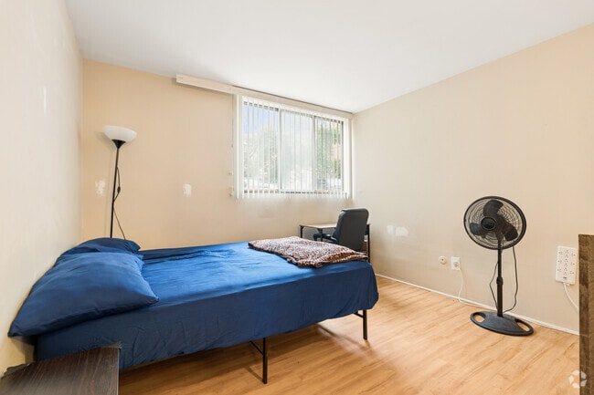 1BR, 1BA - 500SF - Bedroom - 402 Hill St