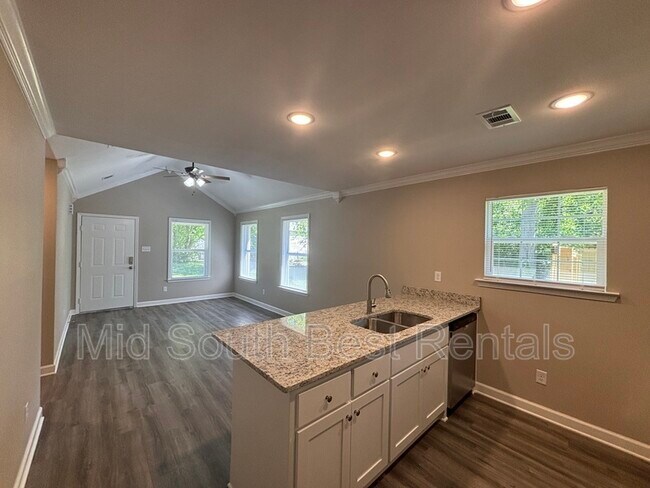 Building Photo - 127 E Galloway Dr