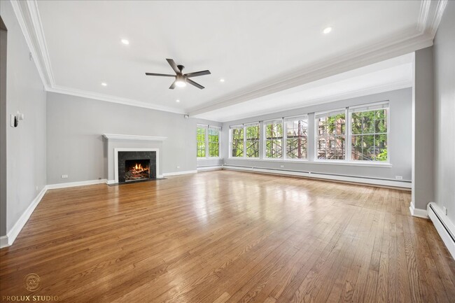 Living Room - 1433 N Dearborn St