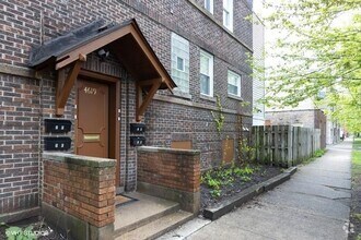 Building Photo - 4619 N Hamlin Ave