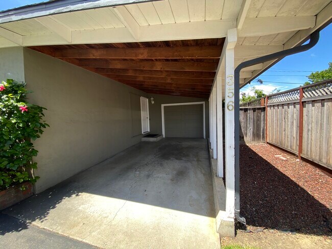 Building Photo - 356 Pineview Dr