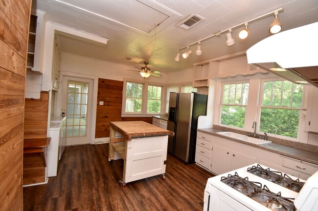 Building Photo - Spacious home walking distance to LaTech