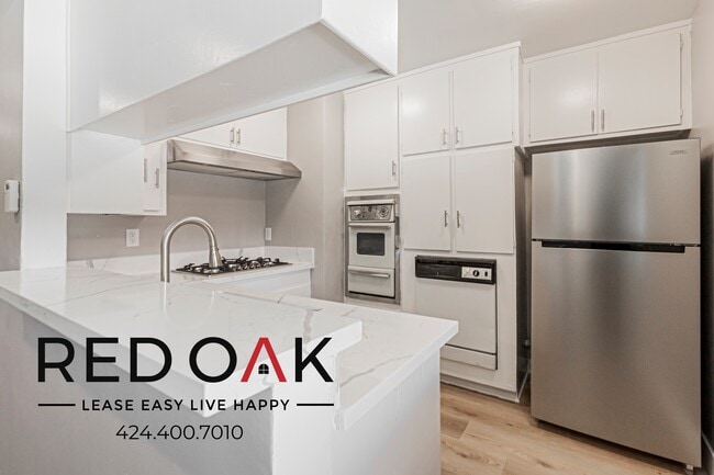 Building Photo - 15405 Vanowen St