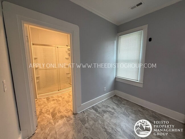 Building Photo - Affordable & Spacious 2-Bedroom in Convenient Orangeburg Location