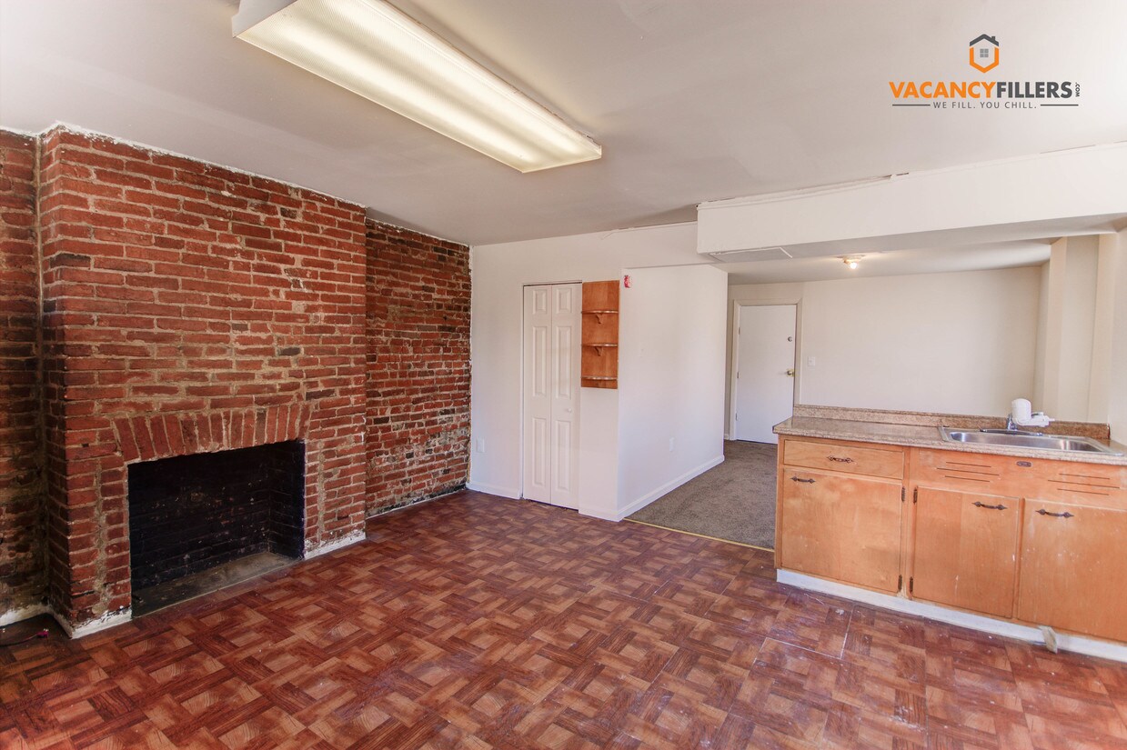 Primary Photo - 868 W Lombard St