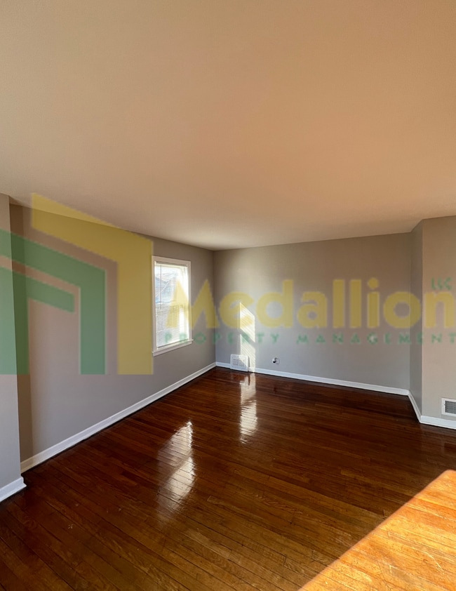 Building Photo - Spacious 5-Bedroom, 2-Bath Corner Lot Home...