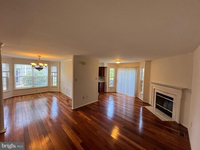 Foto del edificio - 1041 Greenes Way Cir