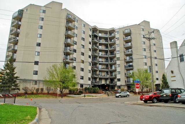 Calhoun Place Condo - 3131 Excelsior Blvd