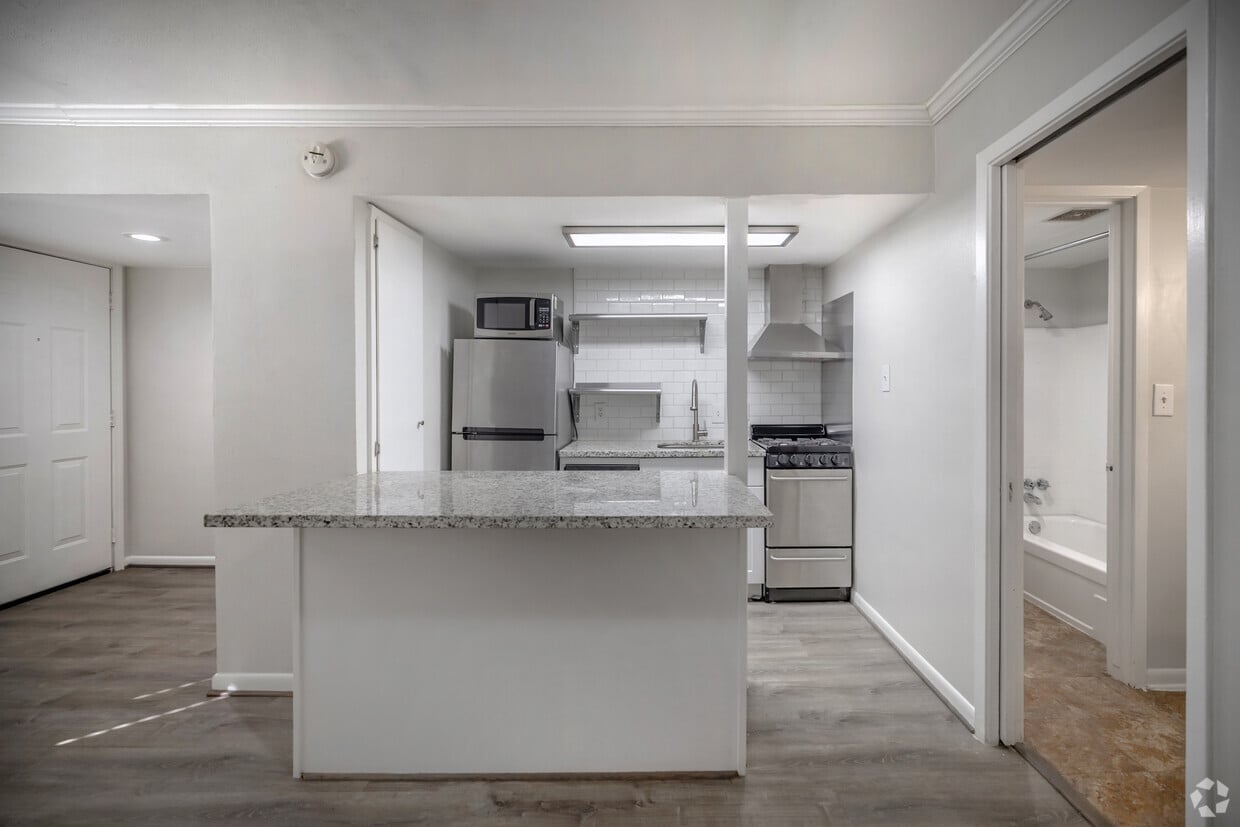 Primary Photo - Sul Ross Apartments