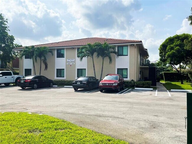 Foto del edificio - 11452 Royal Palm Blvd