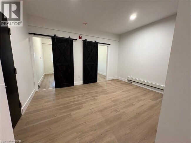 Photo du bâtiment - 803 King St