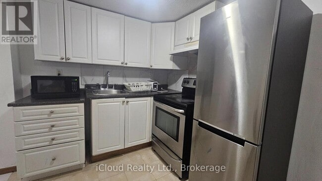 Building Photo - 39 Frey Crescent