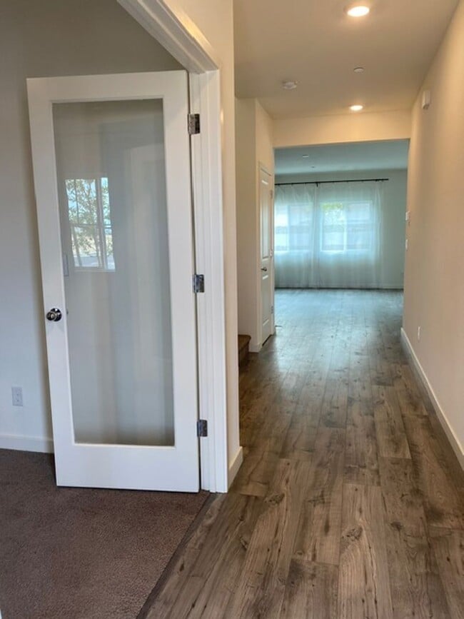 Building Photo - 2023 model home in solar community! Available 4/1