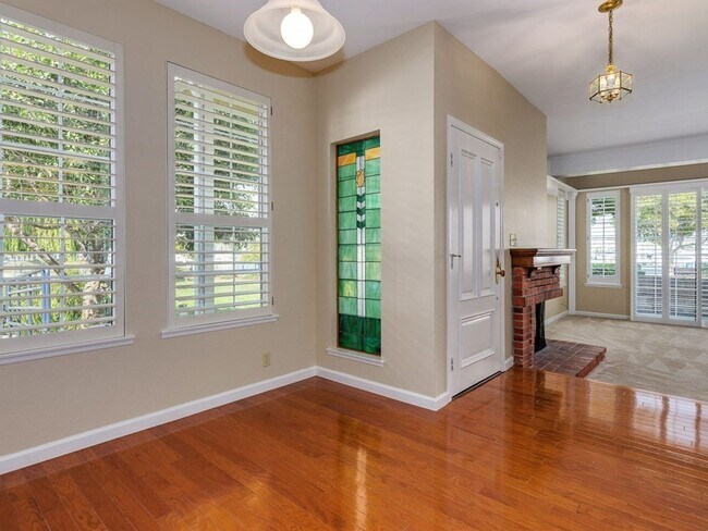Building Photo - Benicia Marina Single Story Condo Now Avai...