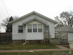 Building Photo - 628 Kern St