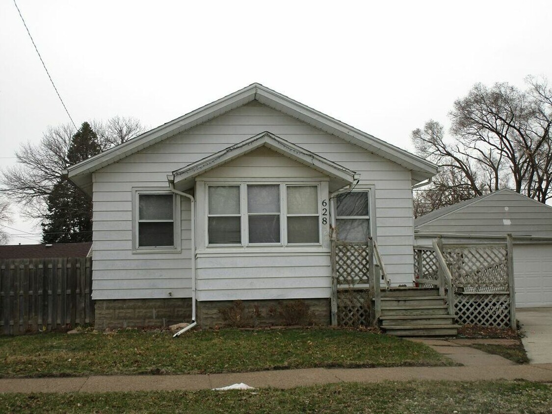 Primary Photo - 628 Kern St