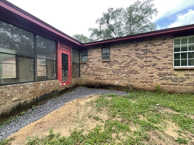 Building Photo - 815 Brookmeadow Dr
