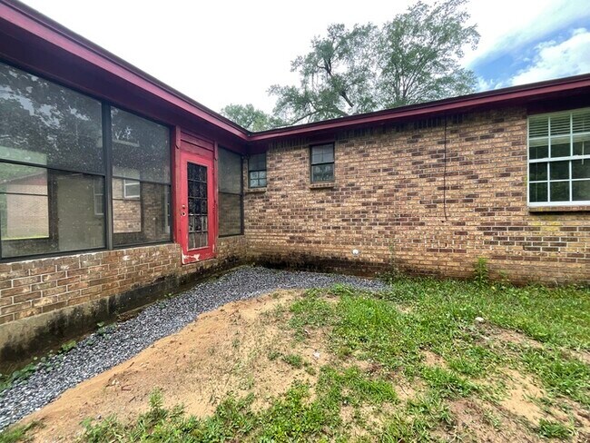 Foto del edificio - 815 Brookmeadow Dr