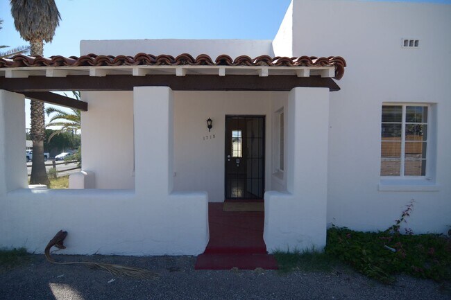 Foto del edificio - Charming 2 Bedroom 1 Bath House! Close to ...