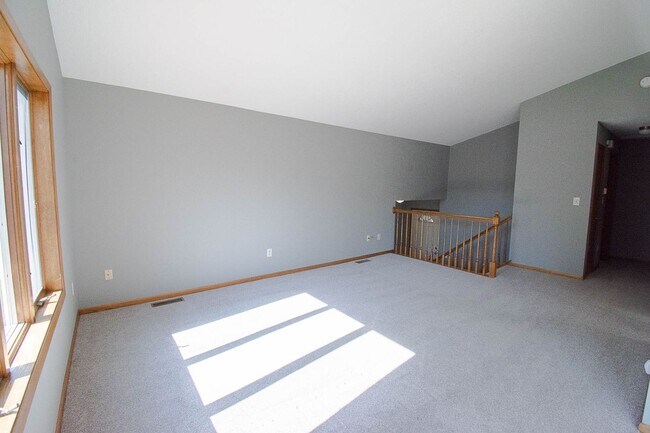 Foto del edificio - Pristine, Bright, and Move-In Ready in SW Rochester!
