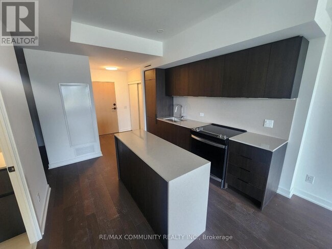 Building Photo - 31 Huron St