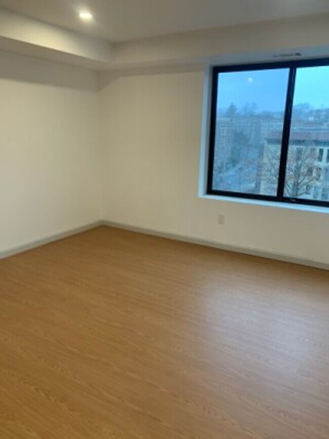 Building Photo - Brookline 3 bed 2 bath….