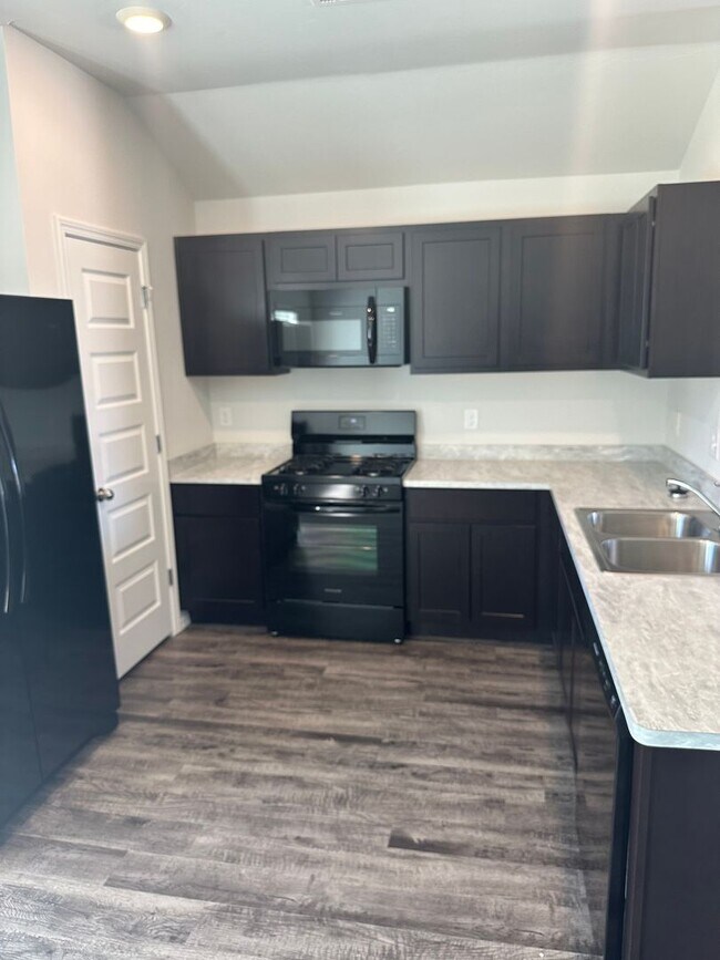 Building Photo - *Save $500!* NEW Three Bedroom | Two Bath Home in Morgan Glen