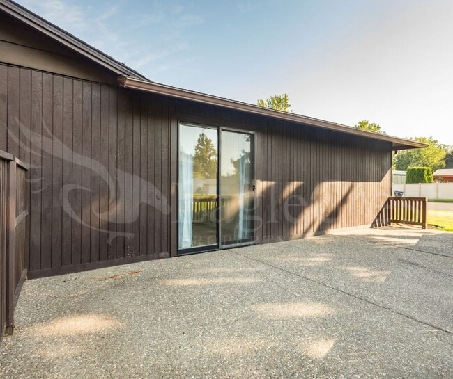 Building Photo - Live Large in 1,632 Sq. Ft. – Gorgeous 3BR...