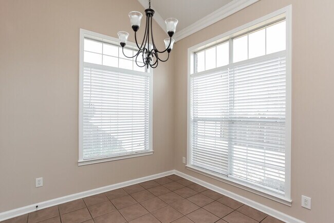 Foto del edificio - 2770 Hidden Falls Dr