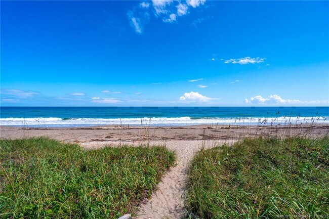 Building Photo - 10044 S Ocean Dr