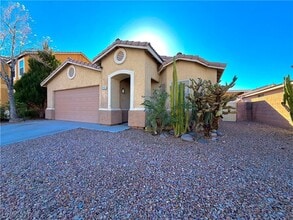 Building Photo - 2717 Sonador St